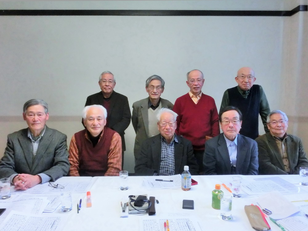 10周年の新年句会後学士会館ロビーで